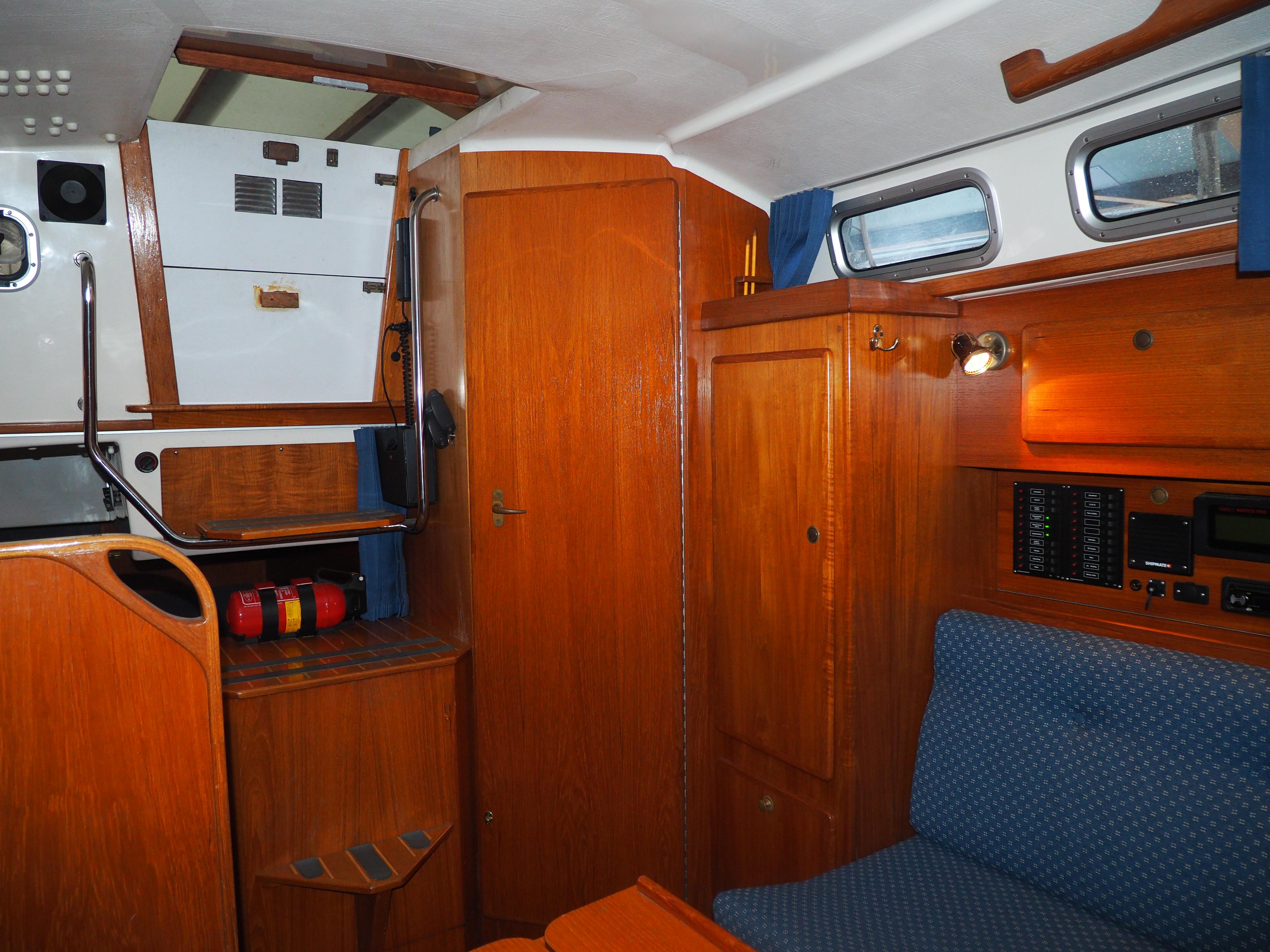 Saloon, Accommodation